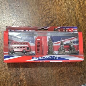 Awnhill London Icons D031 Die Cast Souvenirs Ornaments Bus Phone Box Big Ben New
